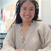 Profesora titulada en ingeniería mecánica y electronica con certificado en programación.